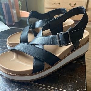 Lucky sandals size 8 like new